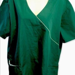 Women’s Kelly Green Adar nursing Uniform top with pockets